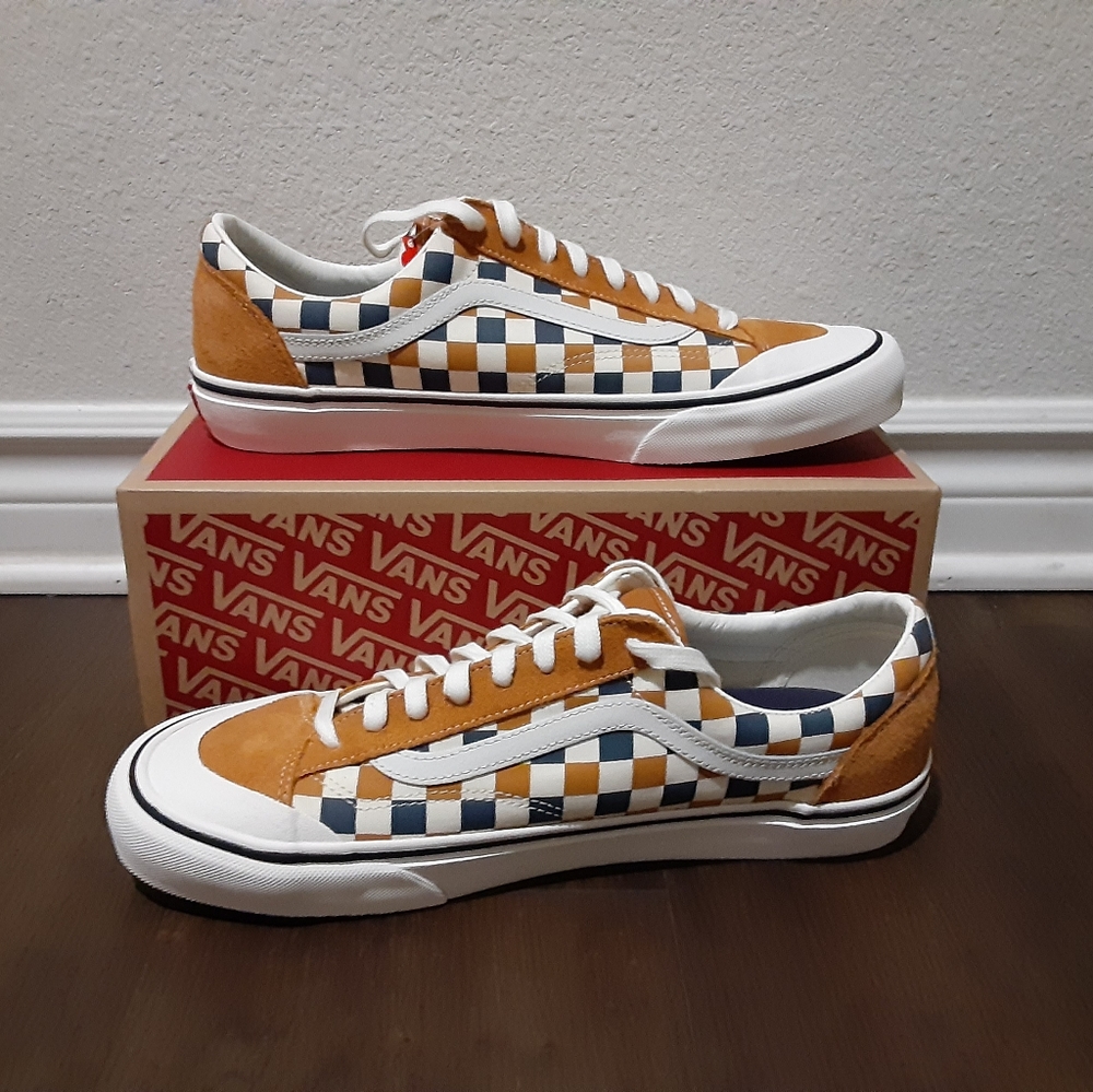Vans - Picture 3 of 3